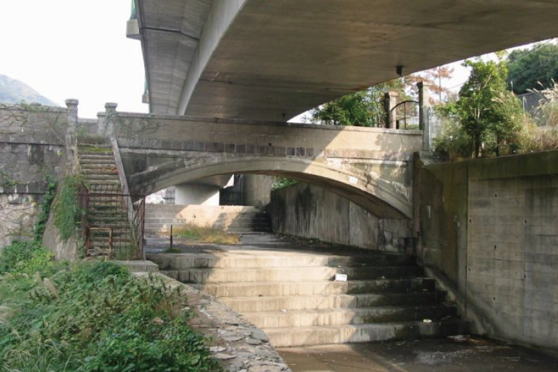 本河内低部（水道）堰堤 放水路橋